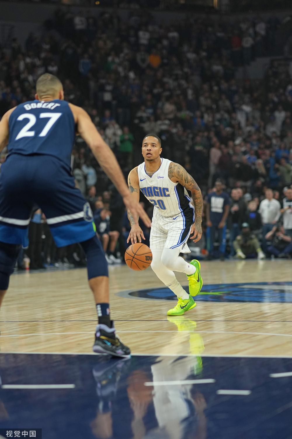 上得以屹立 上得以屹立